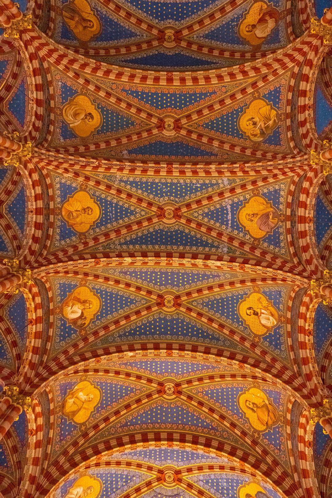 basilica-maria-auxiliadora-y-san-carlos-catholic-2024-12-05-19-18-51-utc