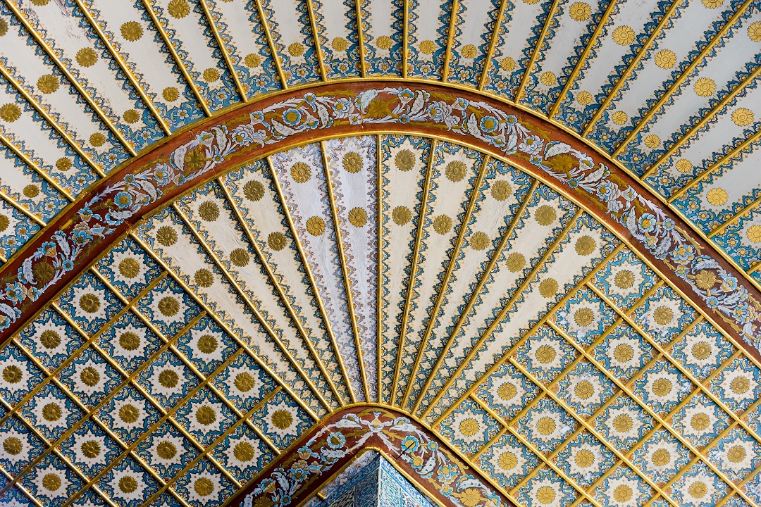 Backgrounds and textures: golden ornament, ceiling decor, abstract pattern, design element